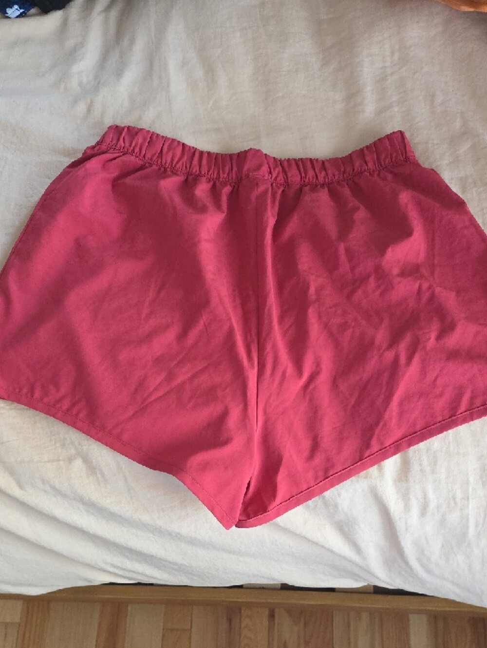 Gymshark Women's Pink Scallop Hem Athletic Shorts - Picture 4 of 4